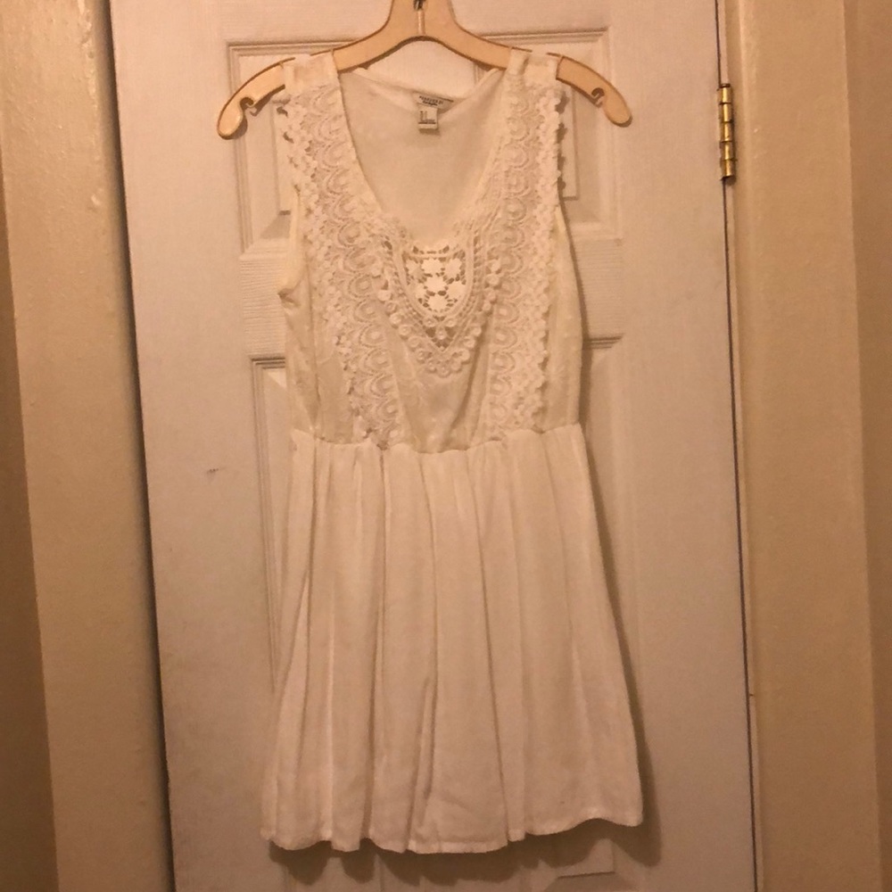 5/20 forever 21 white dress w crochet lace